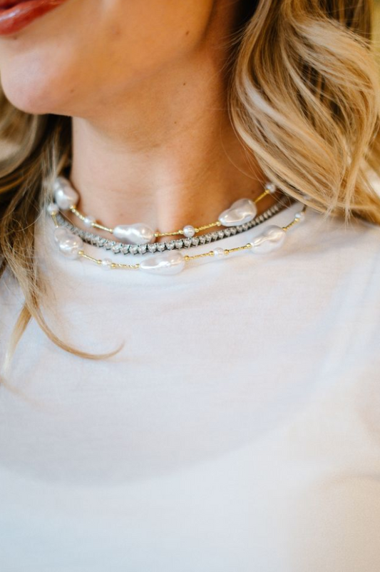 Gloria Baroque Pearl Lariat Necklace